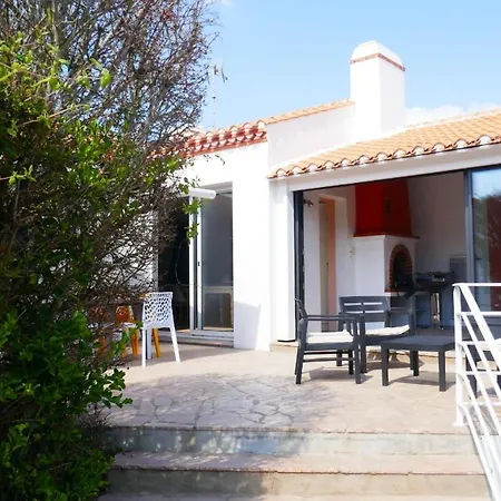 Grande Maison 200m De La A Piscines Partagees Дом отдыха *