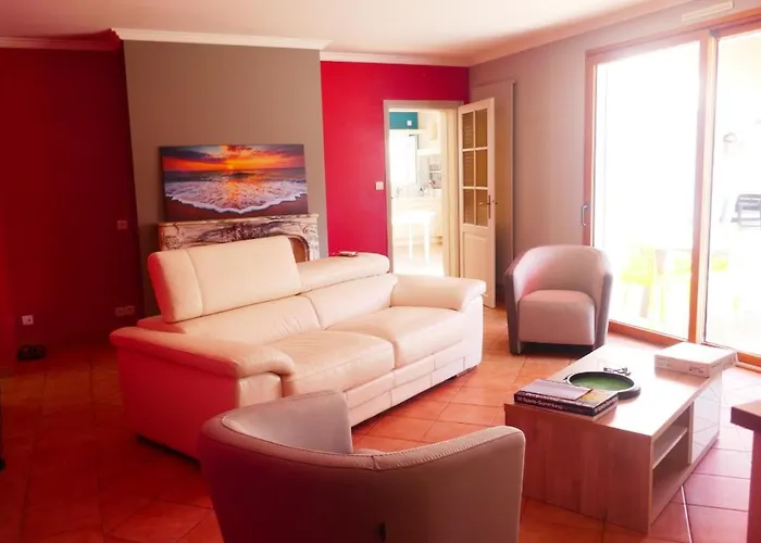 Grande Maison 200m De La A Piscines Partagees Дом отдыха