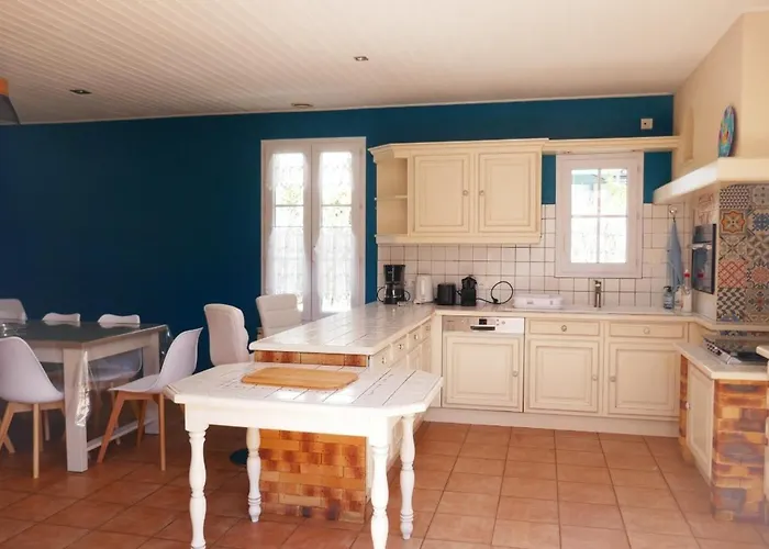 Дом отдыха Grande Maison 200m De La A Piscines Partagees