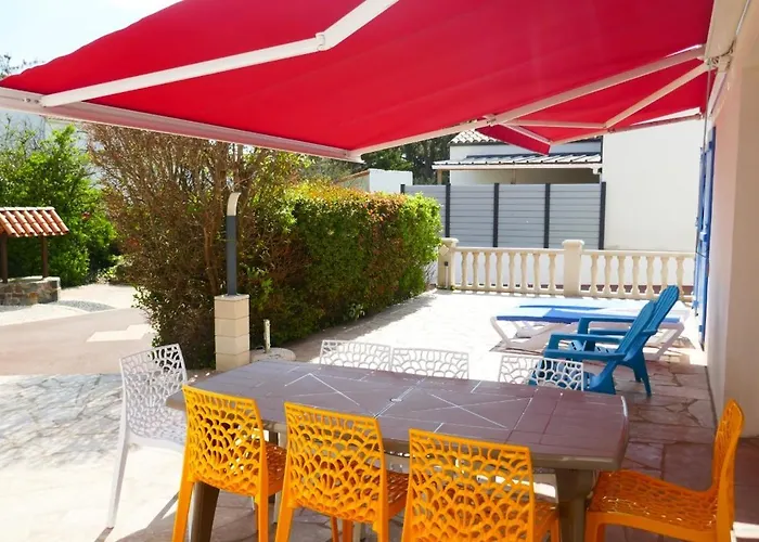 Дом отдыха Grande Maison 200m De La A Piscines Partagees *